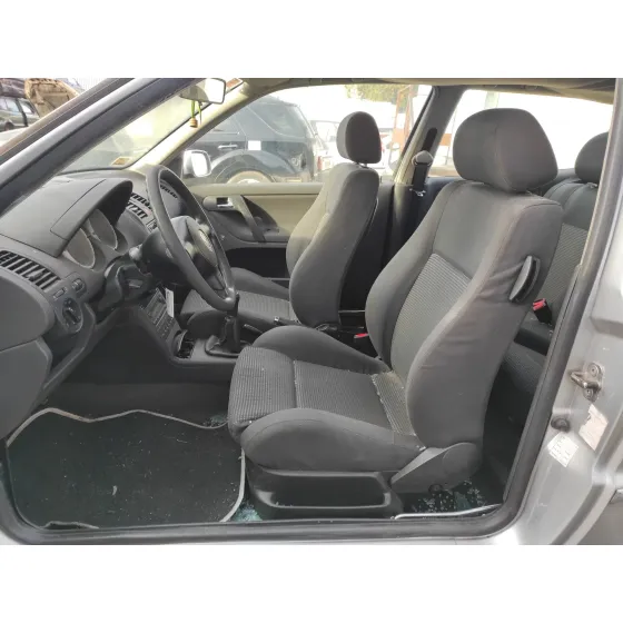 VOLKSWAGEN POLO BERLINA (6N2) '2000 * PLATA