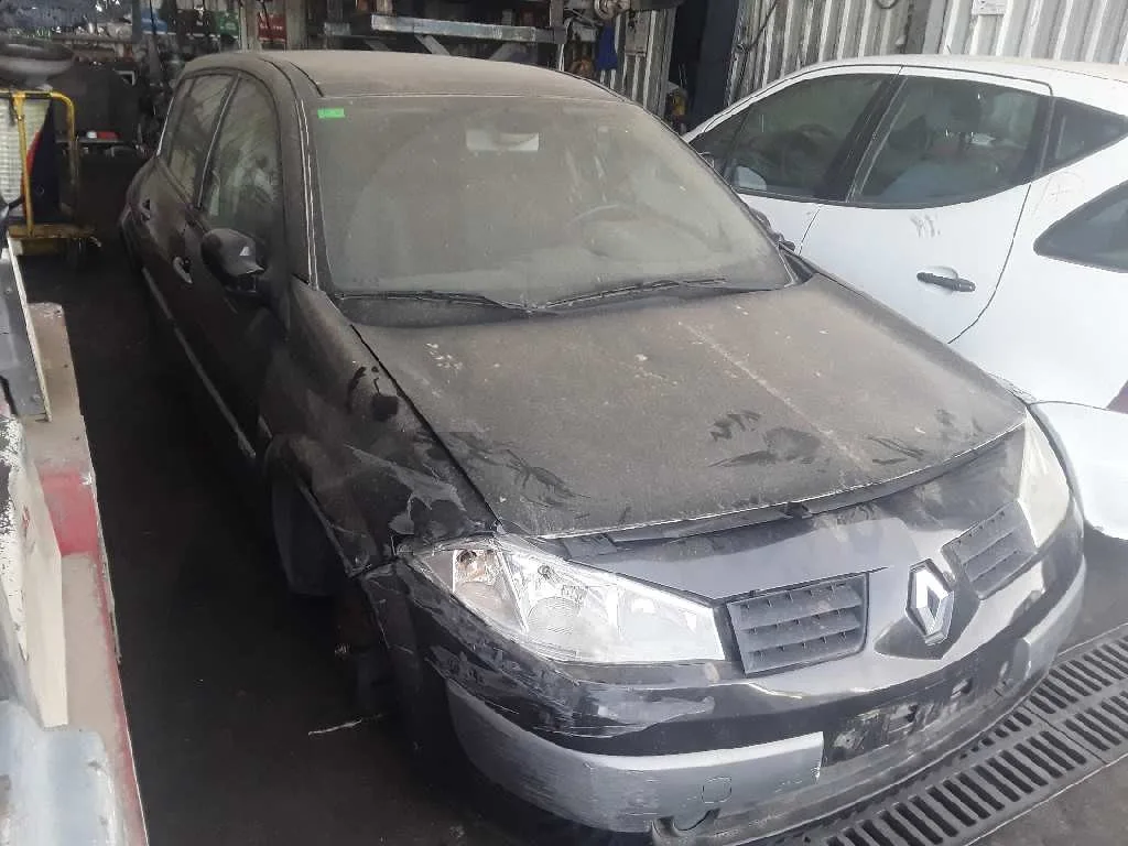 RENAULT MEGANE II BERLINA 5P RENAULT MEGANE II BERLINA 5P '2005 1.5 DCI DIESEL NEGRO 2002