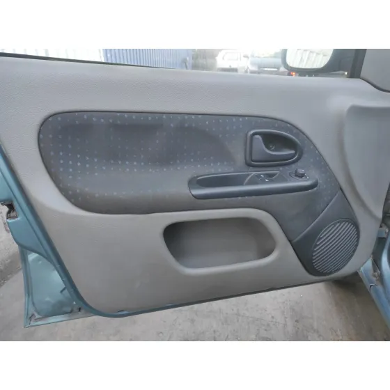 RENAULT CLIO II FASE II (B/CB0) '2004 1.5 DCI DIESEL TURQUESA