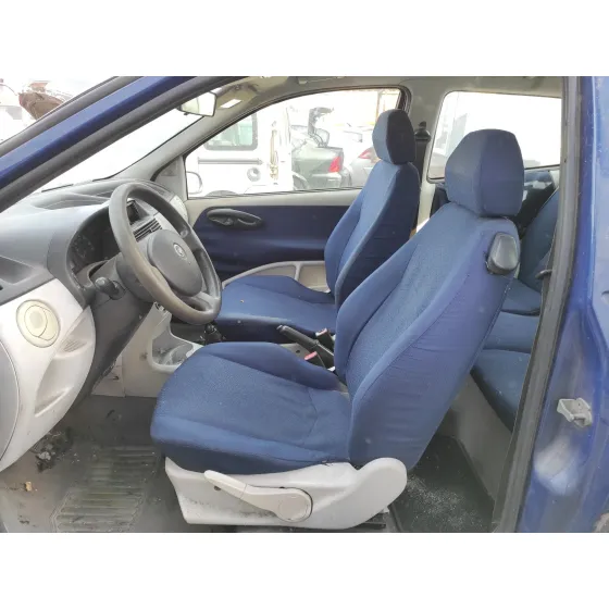 FIAT PUNTO BERLINA (188) '2004 1.2 CAT AZUL