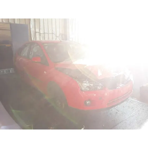 FORD FOCUS BERLINA (CAP) '2005 1.6 TDCI CAT ROJO