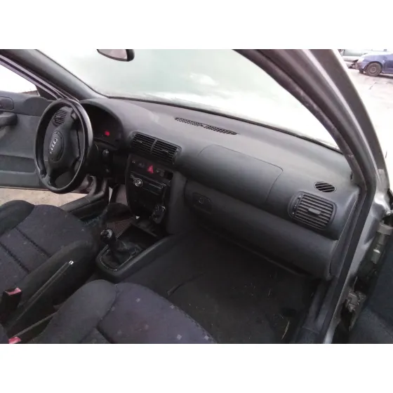 AUDI A3 (8L) '2000 1.6 PLATA