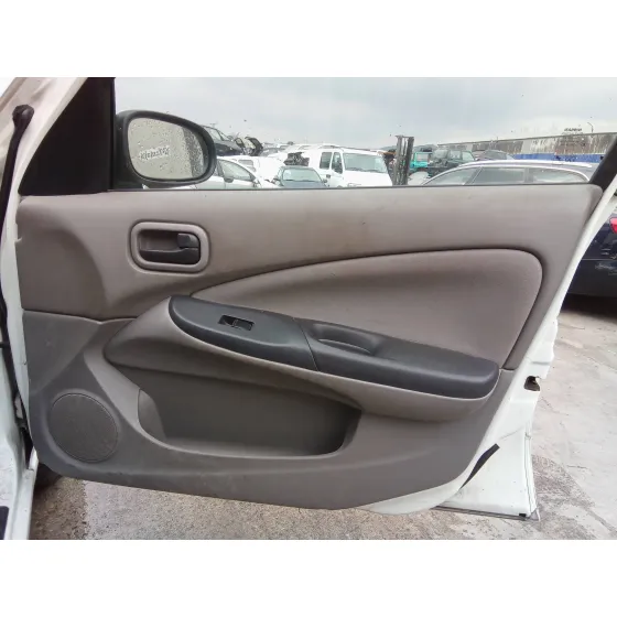 NISSAN ALMERA (N16/E) '2001 1.8 16V CAT BLANCO