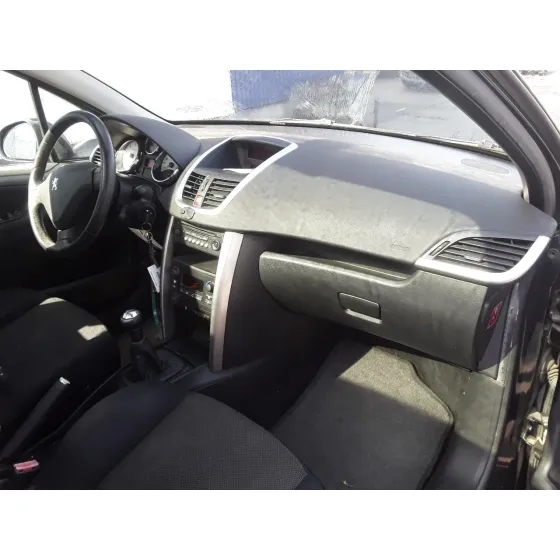 PEUGEOT 207 '2008 1.6 HDI NEGRO