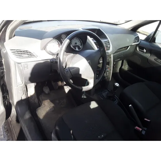 PEUGEOT 207 '2008 1.6 HDI NEGRO