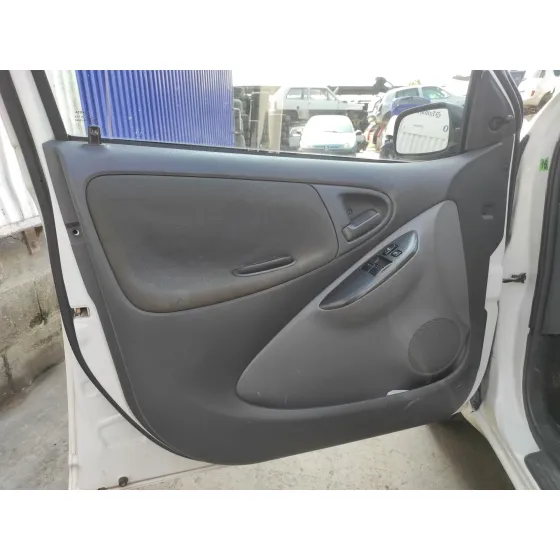 TOYOTA YARIS (NCP1/NLP1/SCP1) '2002 1.0 CAT BLANCO