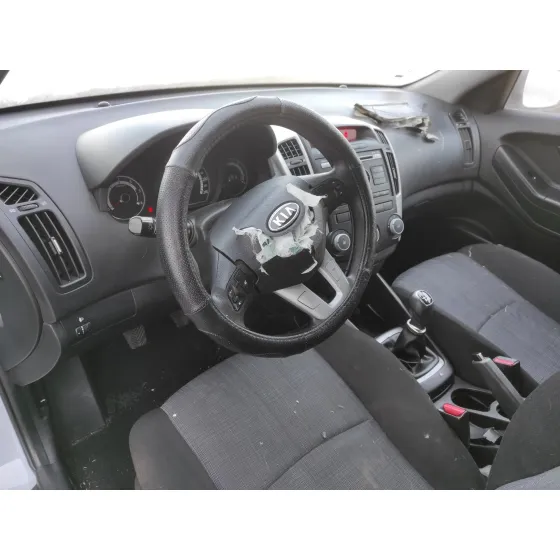 KIA CEE'D '2010 * BLANCO
