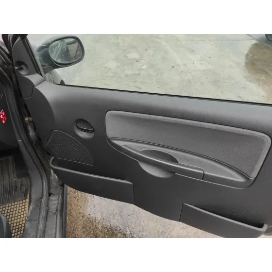 CITROEN C2 '2004 1.4 HDI NEGRO