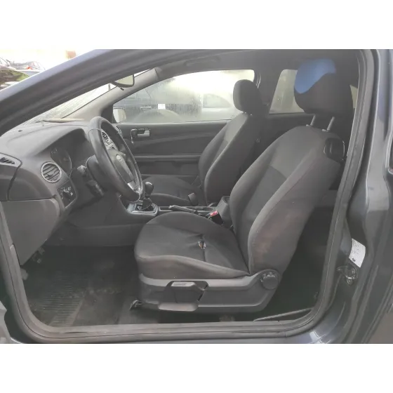 FORD FOCUS BERLINA (CAP) '2006 * GRIS OSCURO