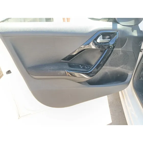 Peugeot 208 I (CA_, CC_) 2012