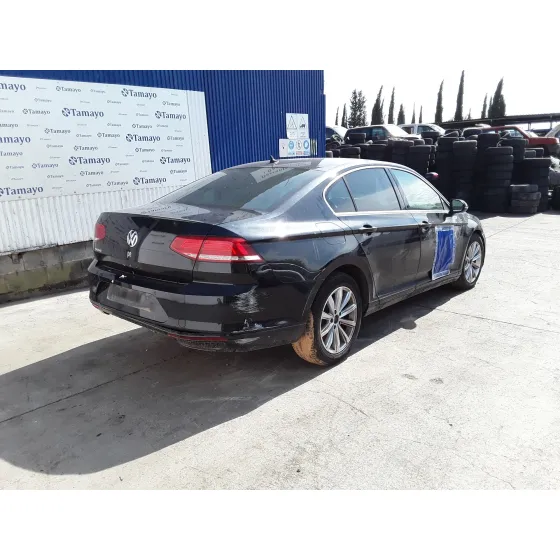 VOLKSWAGEN PASSAT LIM. (3G2) '2019 * NEGRO