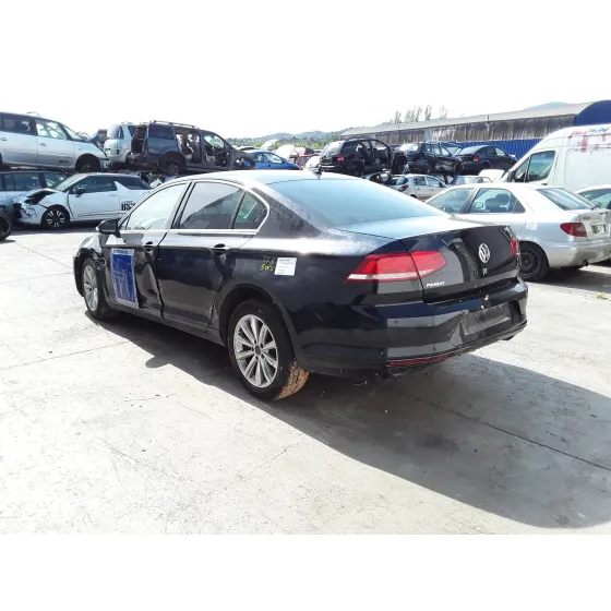 VOLKSWAGEN PASSAT LIM. (3G2) '2019 * NEGRO