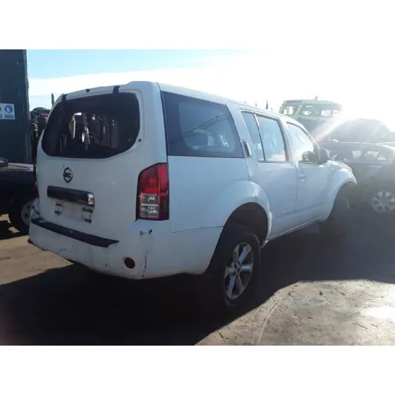 NISSAN PATHFINDER (R51) '2007 2.5 DCI XE BLANCO