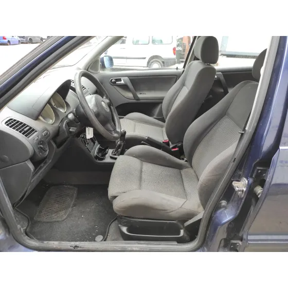 VOLKSWAGEN POLO BERLINA (6N2) '2001 1.4 16V AZUL MARINO
