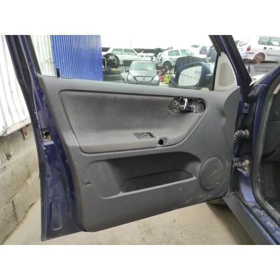 VOLKSWAGEN POLO BERLINA (6N2) '2001 1.4 16V AZUL MARINO