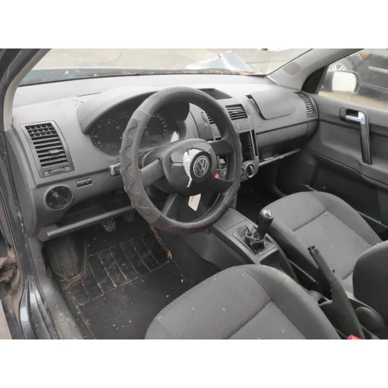 VOLKSWAGEN POLO (9N1) '2003 * NEGRO