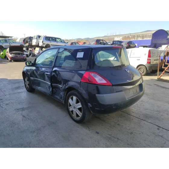 RENAULT MEGANE II BERLINA 3P '2005 * NEGRO