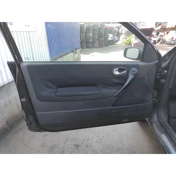 RENAULT MEGANE II BERLINA 3P '2005 * NEGRO