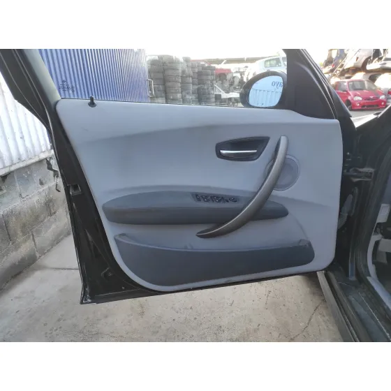 BMW SERIE 1 BERLINA (E81/E87) '2004 * AZUL MARINO