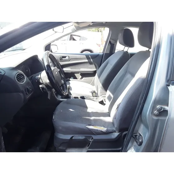 FORD FOCUS BERLINA (CAP) '2005 * GRIS