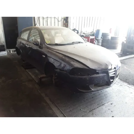 ALFA ROMEO 147 (190) '2004 1.6 16V CAT AZUL