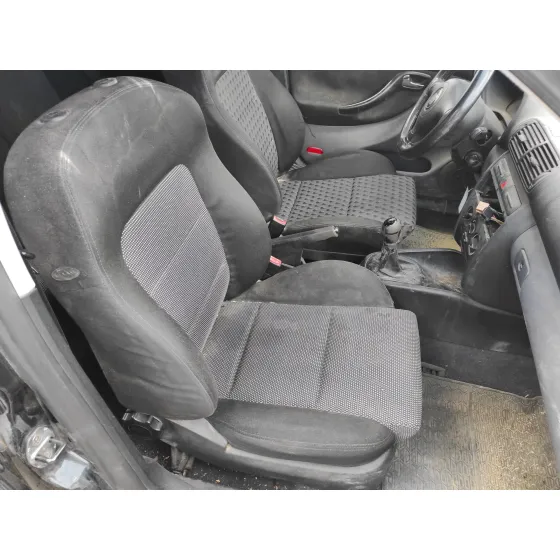SEAT LEON (1M1) '2003 1.9 TDI NEGRO