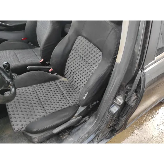 SEAT LEON (1M1) '2003 1.9 TDI NEGRO