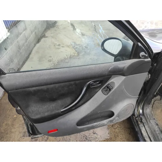 SEAT LEON (1M1) '2003 1.9 TDI NEGRO