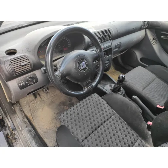 SEAT LEON (1M1) '2003 1.9 TDI NEGRO