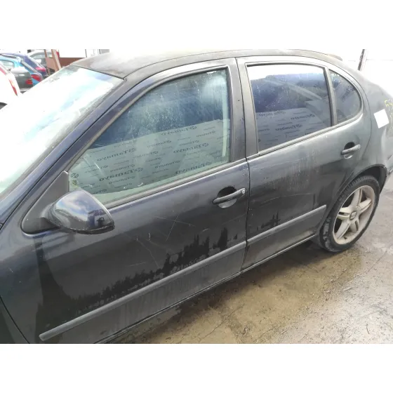 SEAT LEON (1M1) '2003 1.9 TDI NEGRO