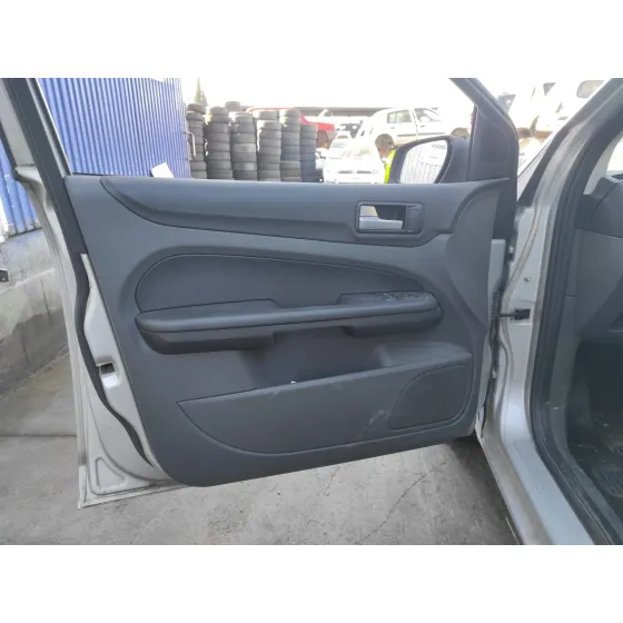 FORD FOCUS BERLINA (CAP) '2005 * PLATA