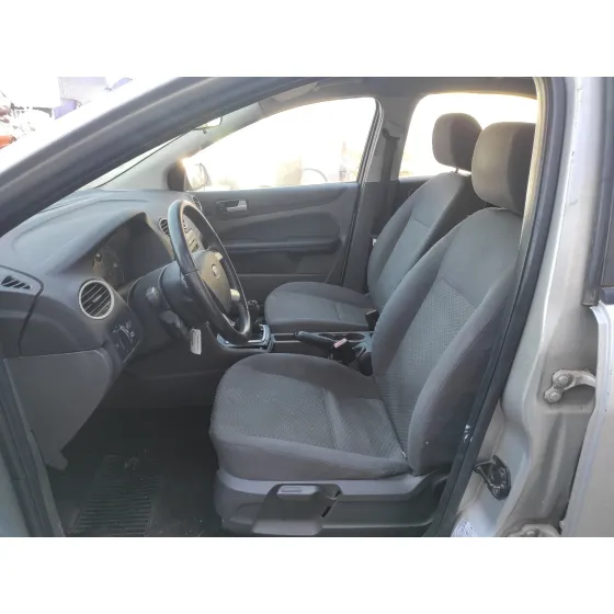 FORD FOCUS BERLINA (CAP) '2005 * PLATA