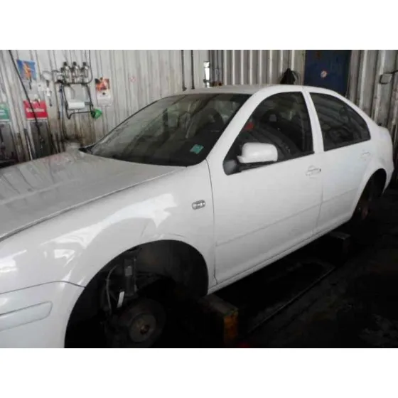 VOLKSWAGEN BORA BERLINA (1J2) '2001 1.9 TDI BLANCO