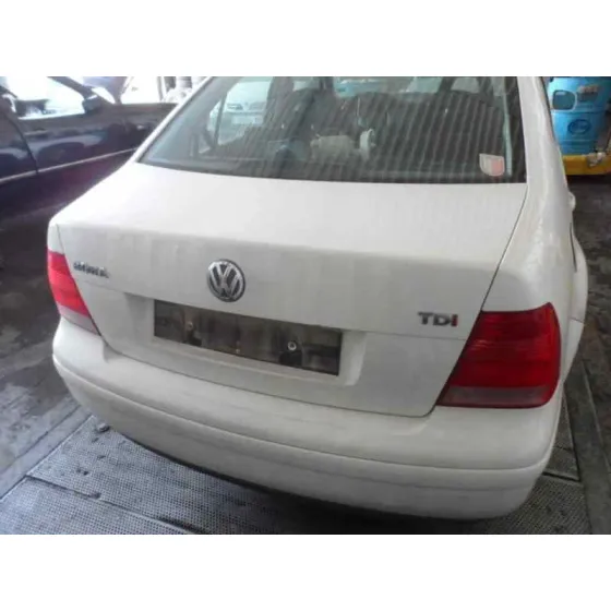 VOLKSWAGEN BORA BERLINA (1J2) '2001 1.9 TDI BLANCO