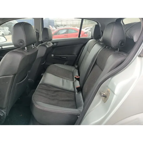 Opel ASTRA H (A04) 2004
