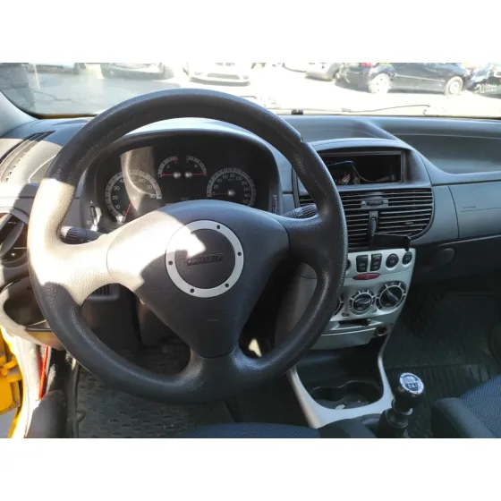 FIAT PUNTO BERLINA (188) '2001 1.2 16V CAT AMARILLO