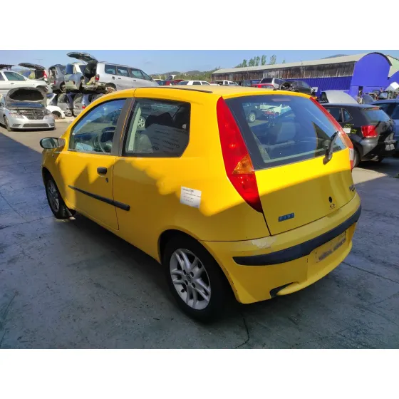 FIAT PUNTO BERLINA (188) '2001 1.2 16V CAT AMARILLO