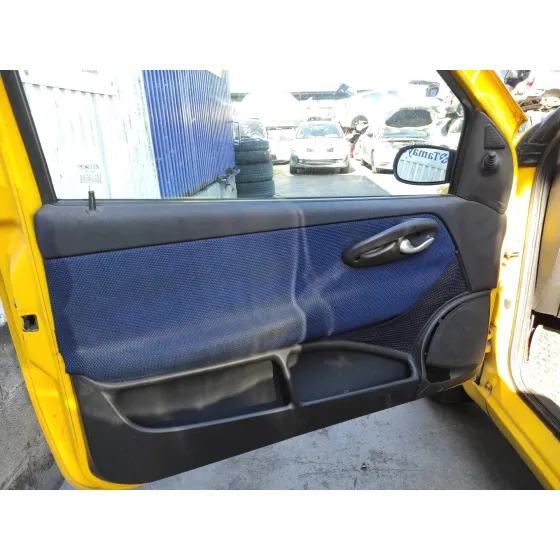 FIAT PUNTO BERLINA (188) '2001 1.2 16V CAT AMARILLO
