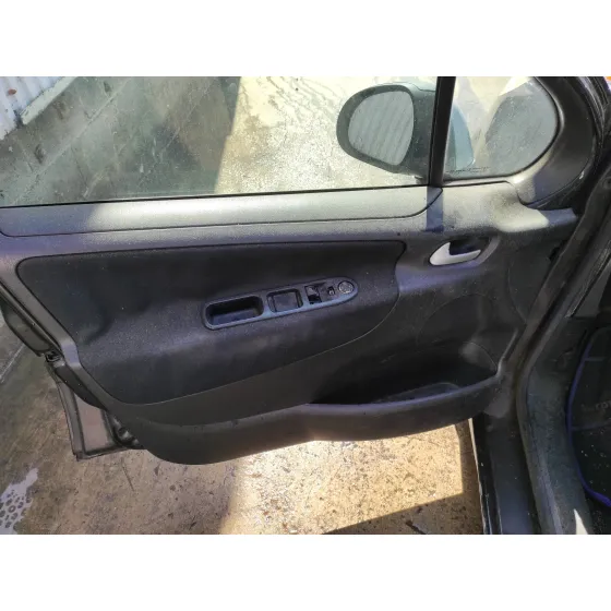 PEUGEOT 207 '2009 1.4 NEGRO