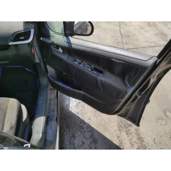 PEUGEOT 207 '2009 1.4 NEGRO