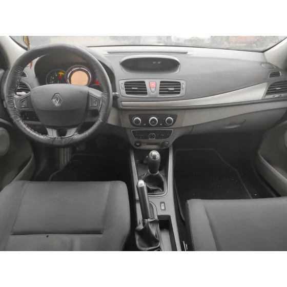 RENAULT MEGANE III BERLINA 5 P '2010 1.5 DCI DIESEL CAT GRIS