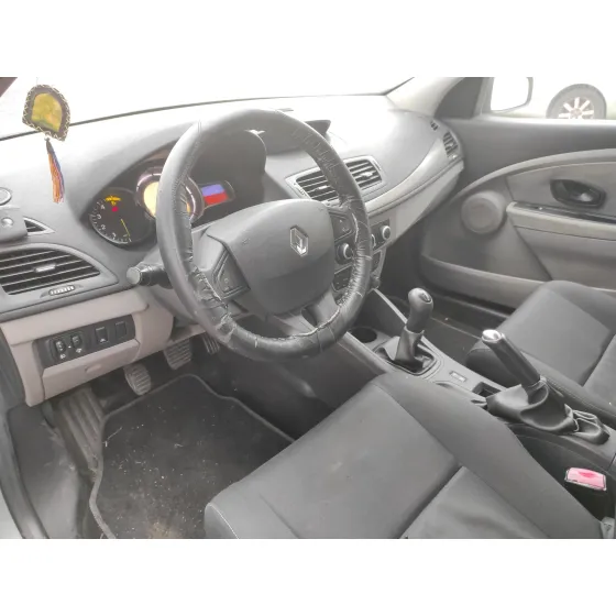 RENAULT MEGANE III BERLINA 5 P '2010 1.5 DCI DIESEL CAT GRIS