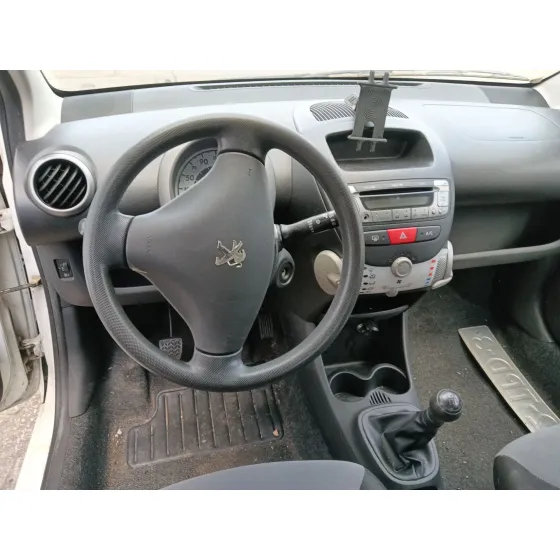 Peugeot 107 (PM_, PN_) 2005