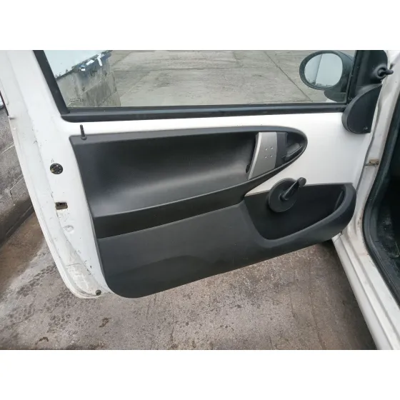 Peugeot 107 (PM_, PN_) 2005