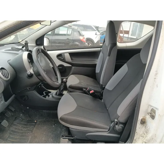 Peugeot 107 (PM_, PN_) 2005