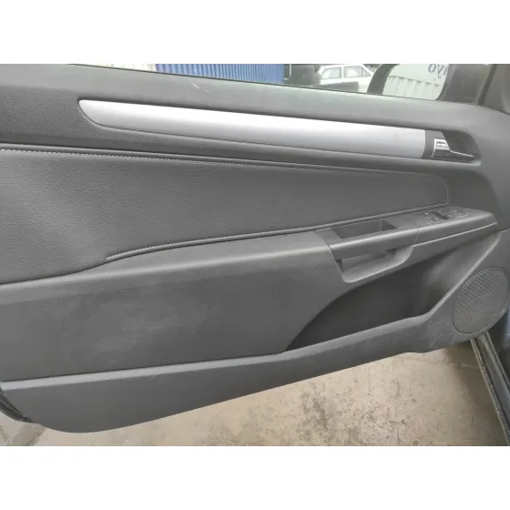 OPEL ASTRA GTC '2006 1.9 CDTI NEGRO
