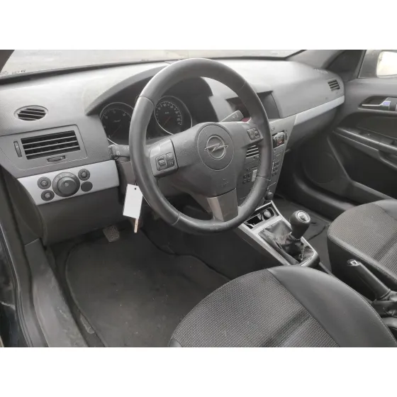 OPEL ASTRA GTC '2006 1.9 CDTI NEGRO