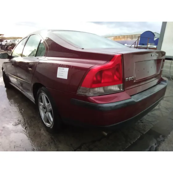 VOLVO S60 BERLINA '2001 2.4 CAT GRANATE