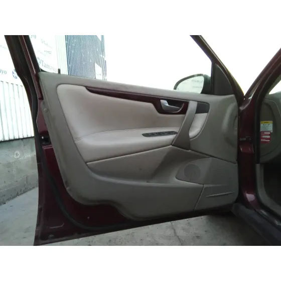 VOLVO S60 BERLINA '2001 2.4 CAT GRANATE