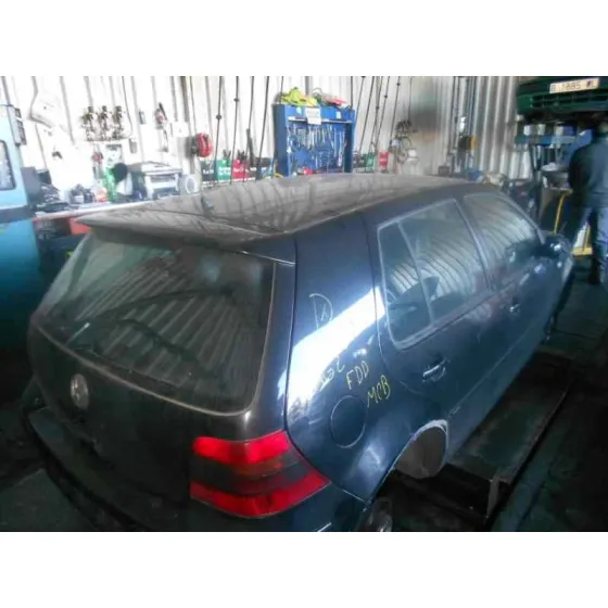 VOLKSWAGEN GOLF IV BERLINA (1J1) '2000 2.3 V5 CAT (AGZ) NEGRO